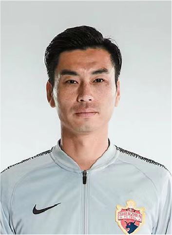 夫人在她20多岁的撕网袜